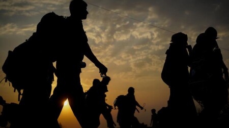 Belçikada qeyri-qanuni miqrantların deportasiyasını asanlaşdıran qanun layihəsi qəbul edilib